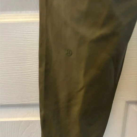 Lululemon On The Fly Pant *27"
Grey Sage - Picture 5 of 6